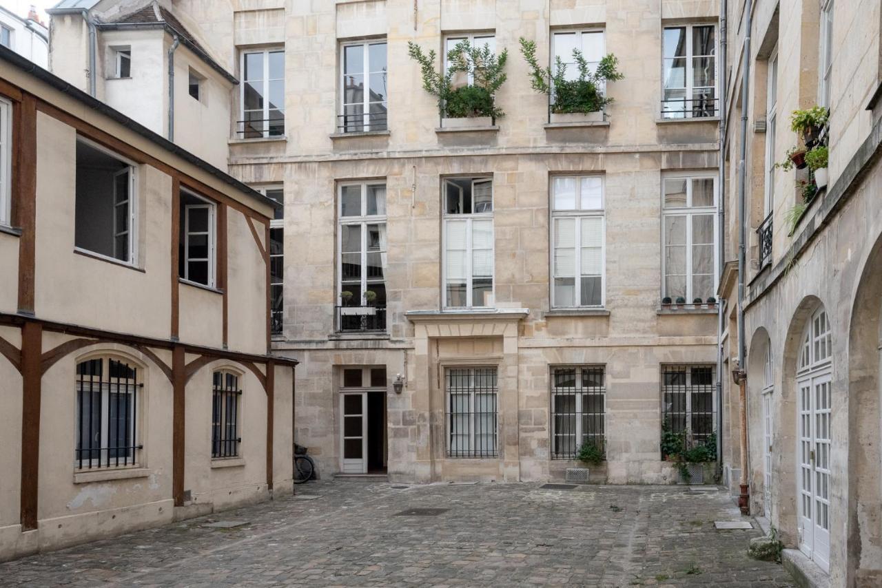 Apartment Old Stones Paris
